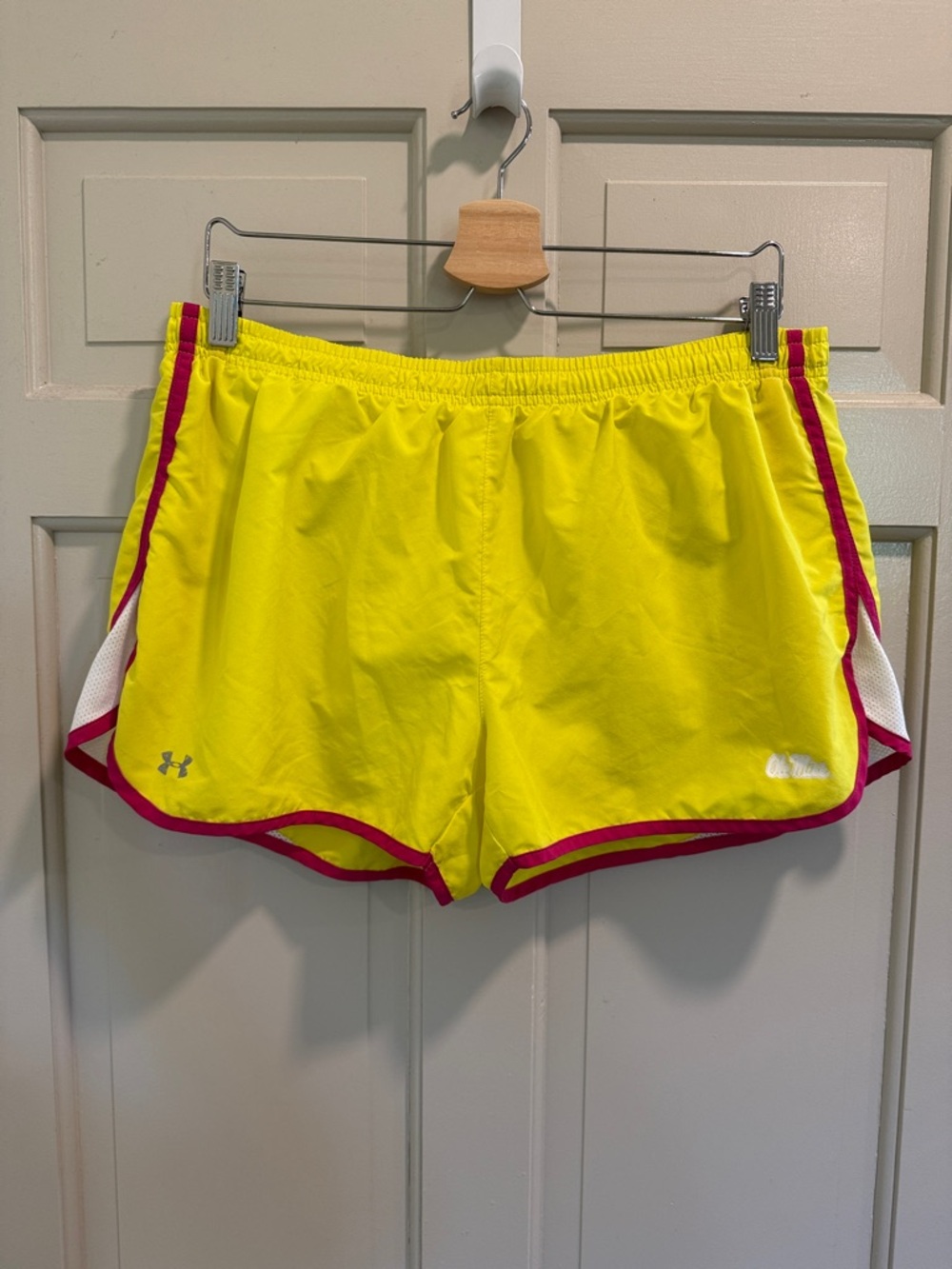 Under Armour Semi-Fitted Heat Gear Lined Bright Yellow Athletic Shorts Size XL